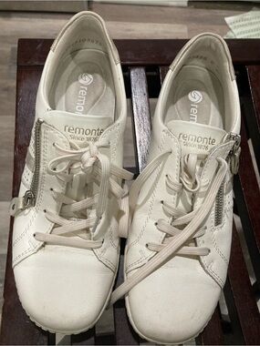 Remonte white Lace-Up Sneakers with Side Zips